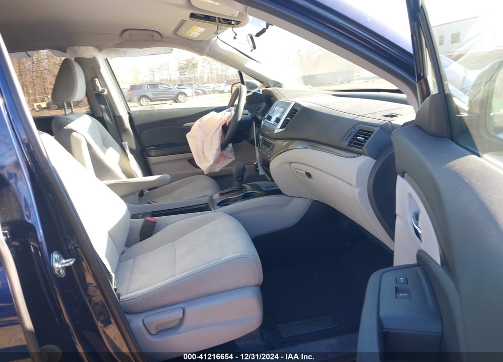 2017 HONDA PILOT LX VIN: 5FNYF5H18HB044661