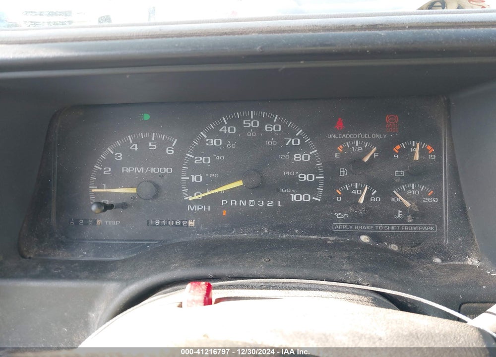 1998 CHEVROLET SUBURBAN 1500 VIN: 1GNFK16R4WJ341329