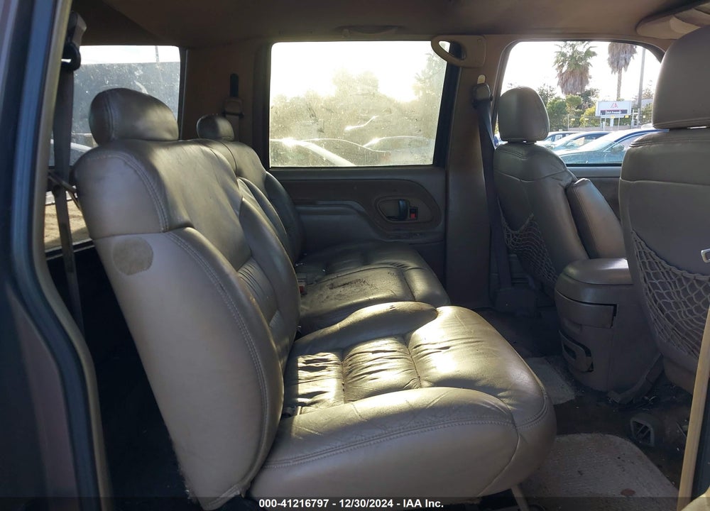 1998 CHEVROLET SUBURBAN 1500 VIN: 1GNFK16R4WJ341329