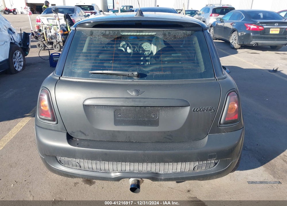 2010 MINI COOPER VIN: WMWMF7C53ATZ73189