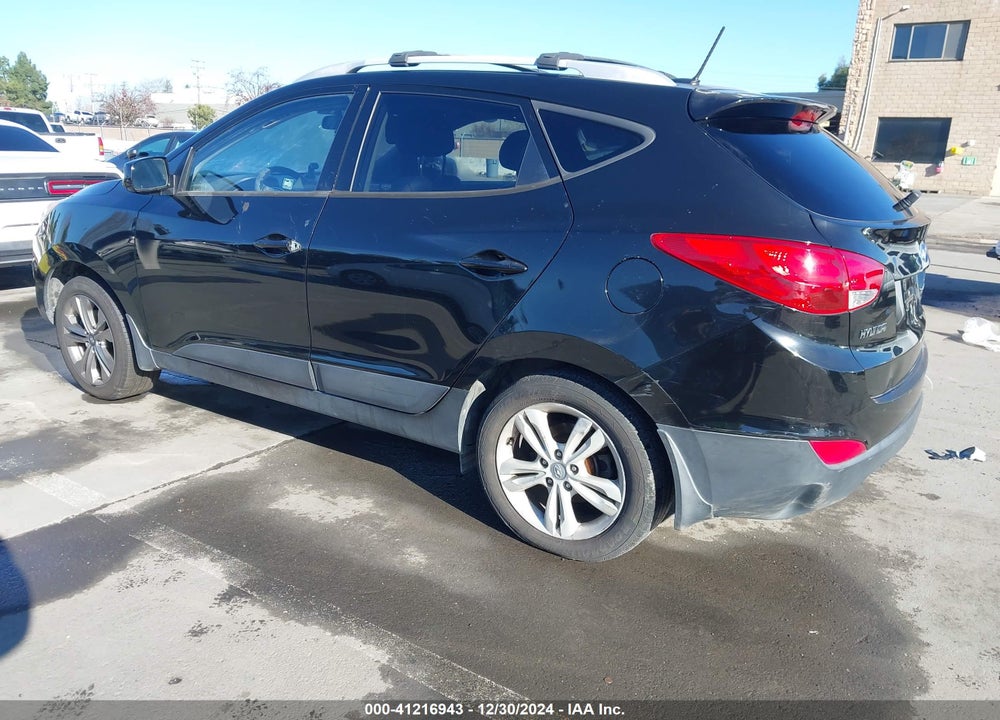 2011 HYUNDAI TUCSON VIN: KM8JUCAC8BU239743