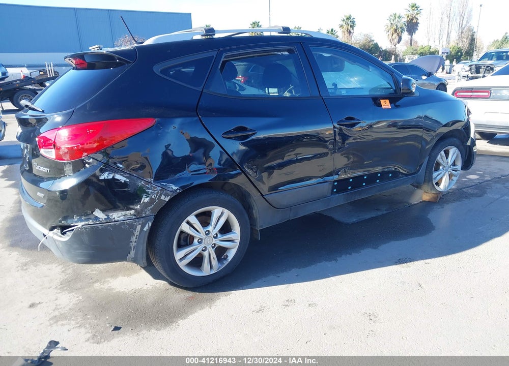 2011 HYUNDAI TUCSON VIN: KM8JUCAC8BU239743