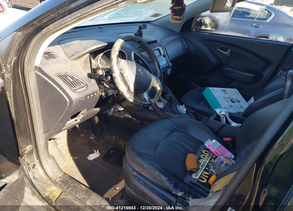 2011 HYUNDAI TUCSON VIN: KM8JUCAC8BU239743