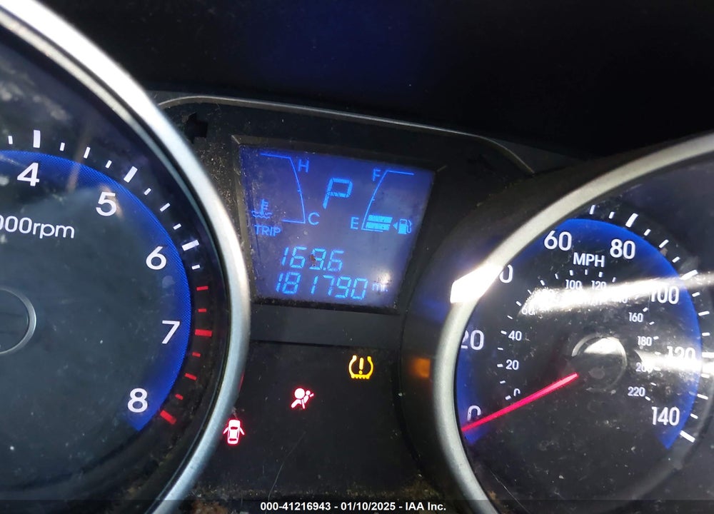2011 HYUNDAI TUCSON VIN: KM8JUCAC8BU239743