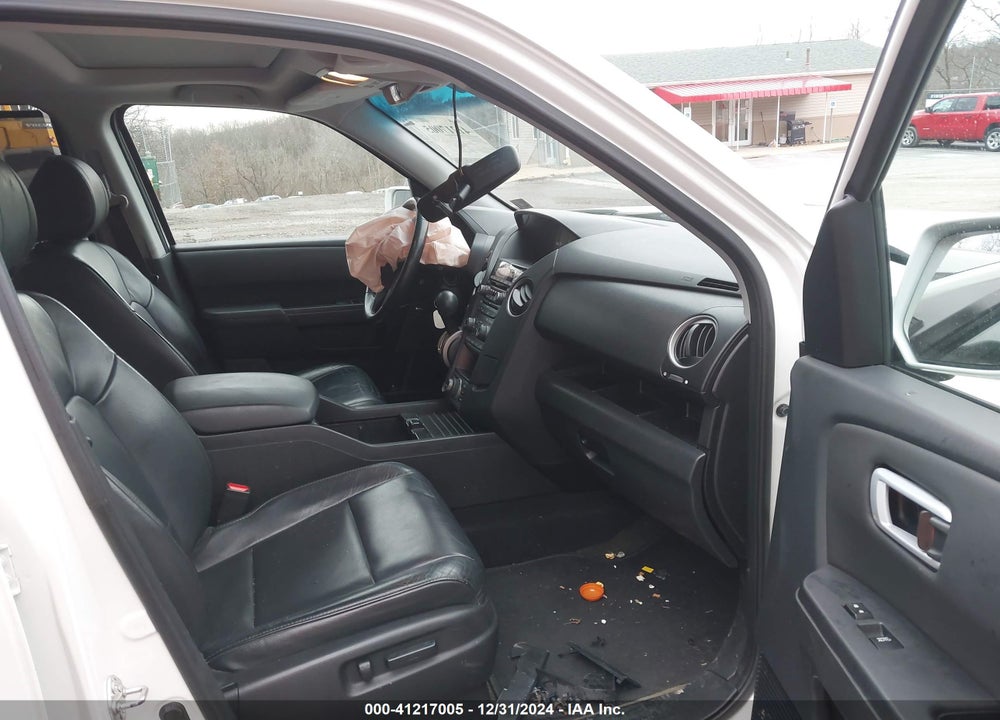 2015 HONDA PILOT TOURING VIN: 5FNYF4H93FB008552