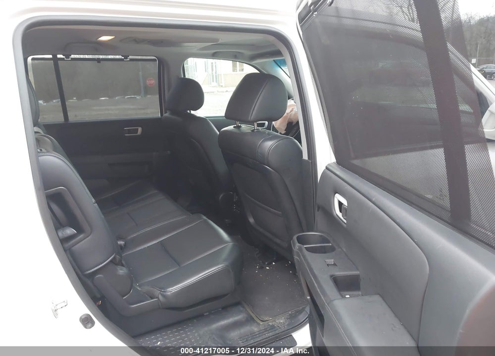 2015 HONDA PILOT TOURING VIN: 5FNYF4H93FB008552