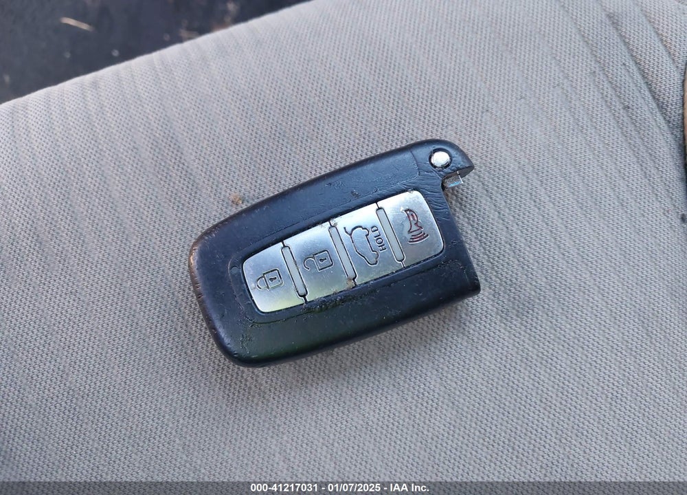 2011 KIA SORENTO EX VIN: 5XYKU3A12BG070215