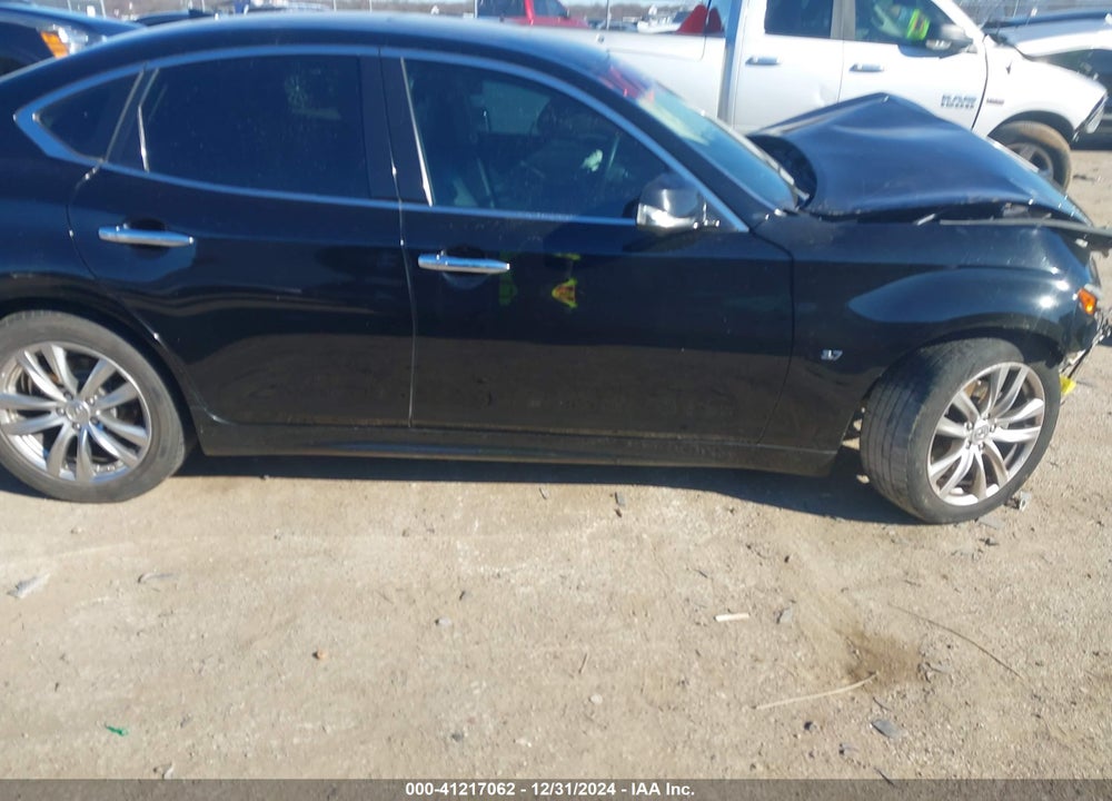 2017 INFINITI Q70 VIN: JN1BY1AP2HM740868