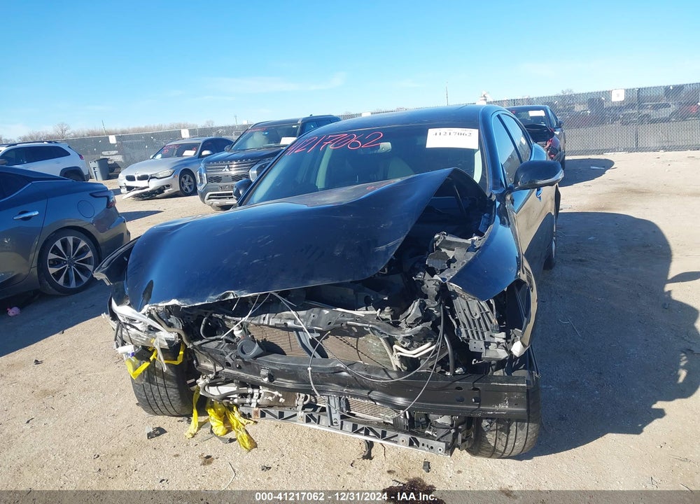 2017 INFINITI Q70 VIN: JN1BY1AP2HM740868