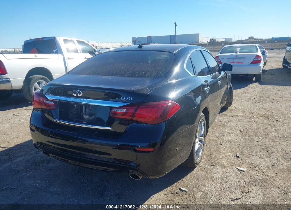 2017 INFINITI Q70 VIN: JN1BY1AP2HM740868