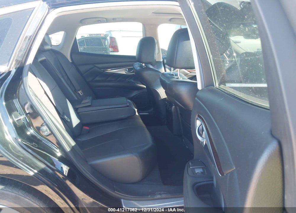 2017 INFINITI Q70 VIN: JN1BY1AP2HM740868