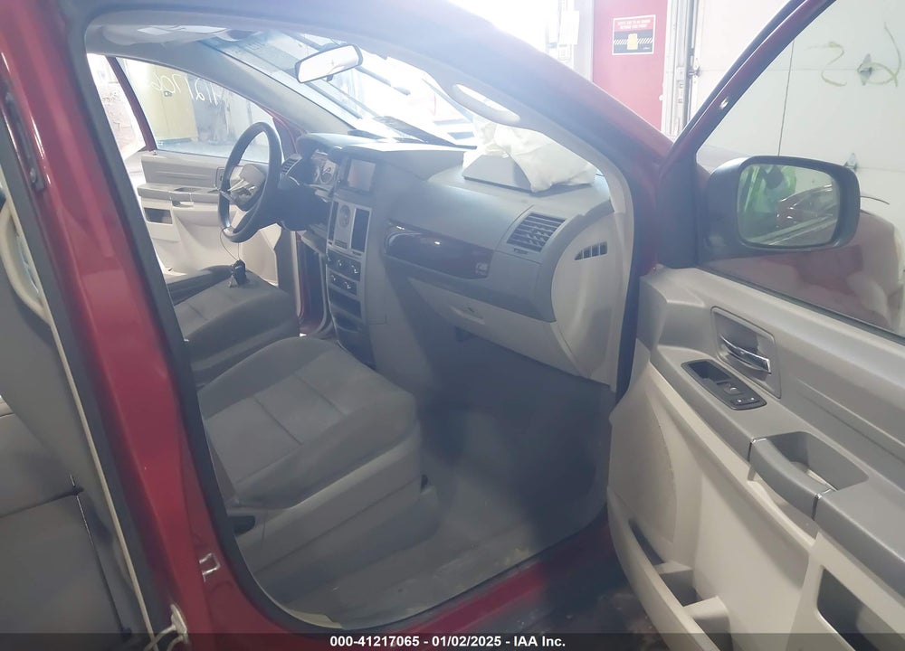 2009 CHRYSLER TOWN & COUNTRY LX VIN: 2A8HR44E99R652939