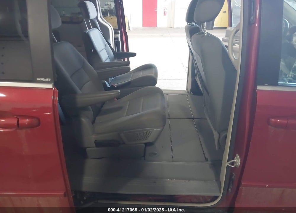 2009 CHRYSLER TOWN & COUNTRY LX VIN: 2A8HR44E99R652939