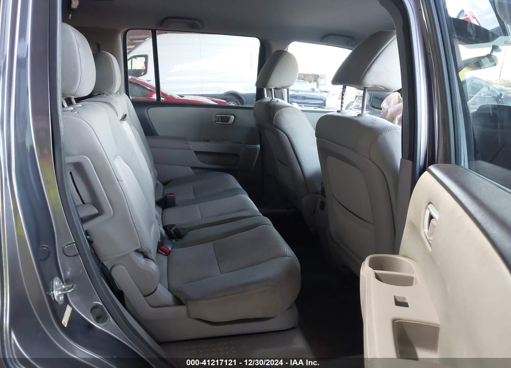 2015 HONDA PILOT LX VIN: 5FNYF3H27FB025478