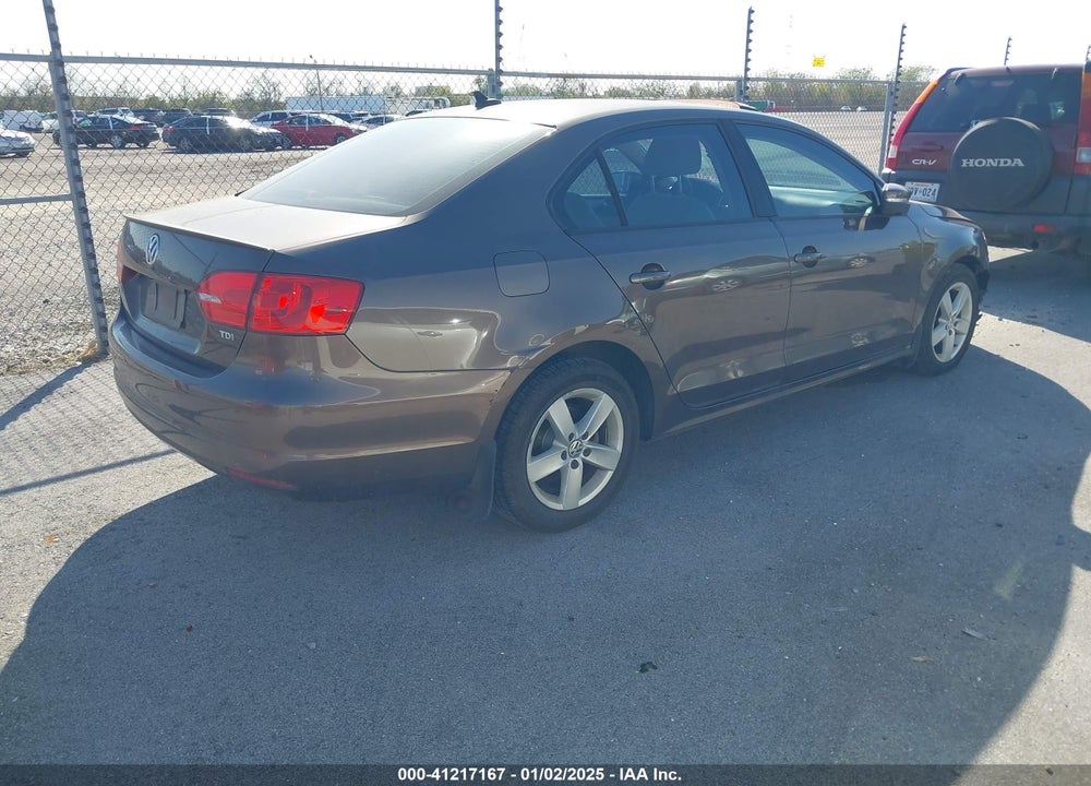 2011 VOLKSWAGEN JETTA 2.0L TDI VIN: 3VWLL7AJ2BM119038