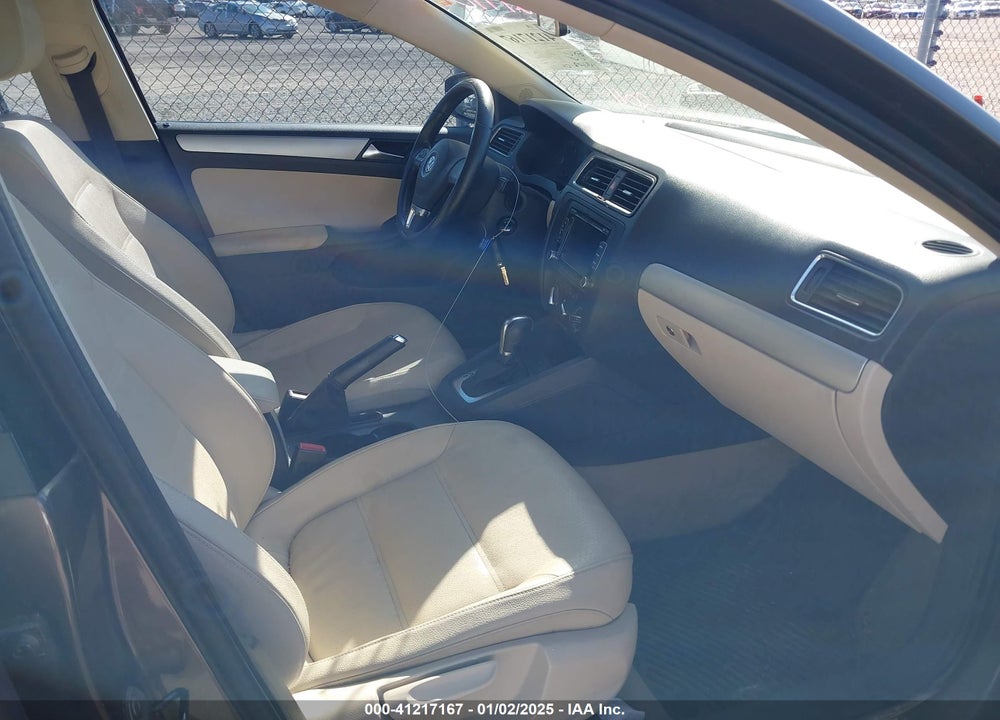 2011 VOLKSWAGEN JETTA 2.0L TDI VIN: 3VWLL7AJ2BM119038