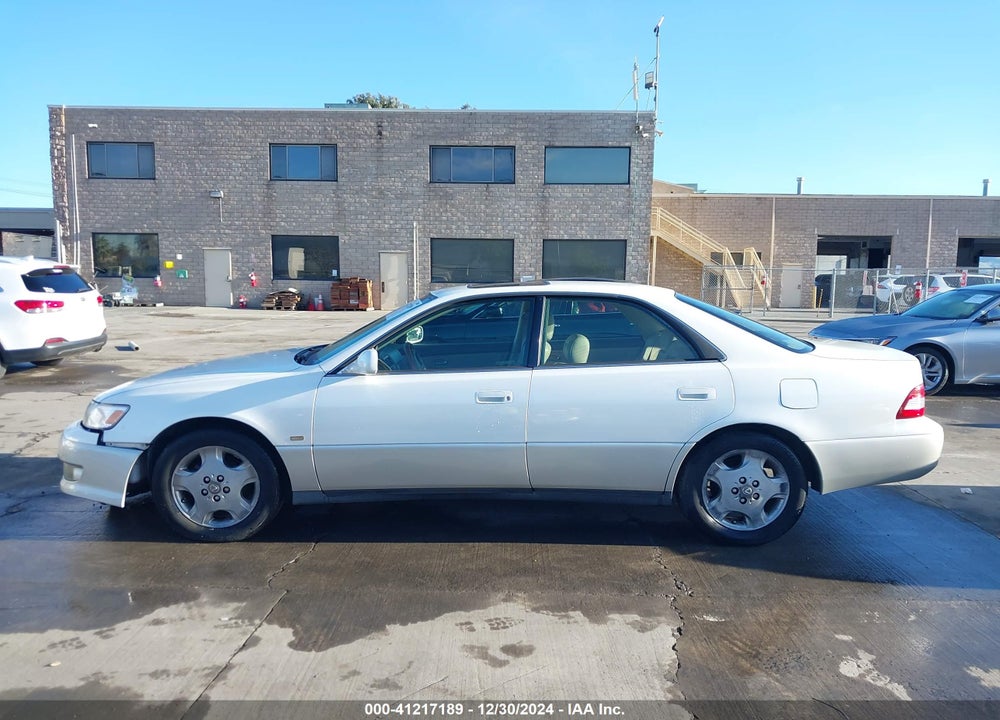 2001 LEXUS ES 300 VIN: JT8BF28GX10318986