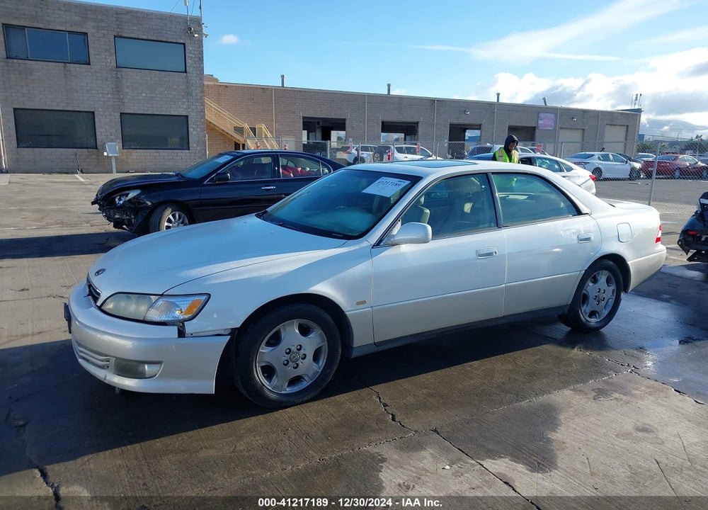 2001 LEXUS ES 300 VIN: JT8BF28GX10318986