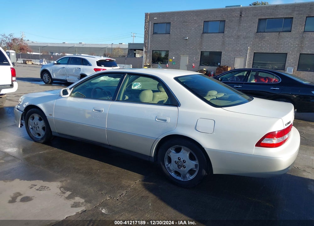 2001 LEXUS ES 300 VIN: JT8BF28GX10318986