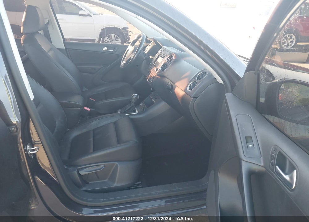 2016 VOLKSWAGEN TIGUAN S VIN: WVGAV7AX6GW568881