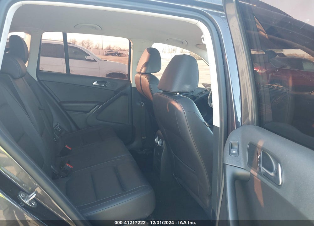 2016 VOLKSWAGEN TIGUAN S VIN: WVGAV7AX6GW568881
