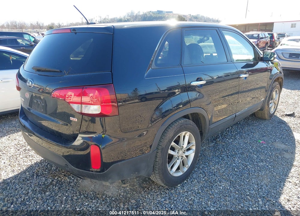 2015 KIA SORENTO LX VIN: 5XYKTCA61FG656991