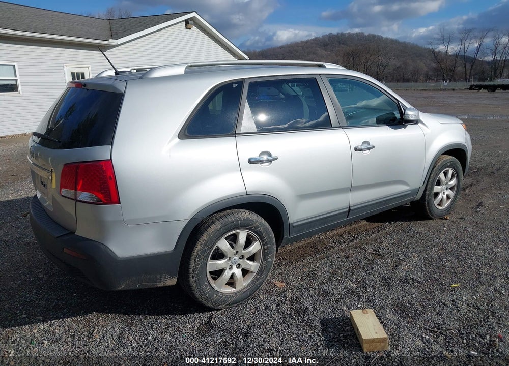 2013 KIA SORENTO LX VIN: 5XYKT4A64DG405868