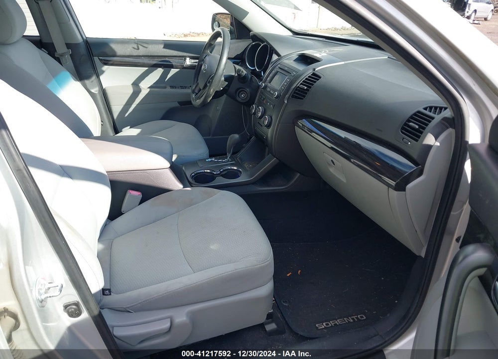2013 KIA SORENTO LX VIN: 5XYKT4A64DG405868
