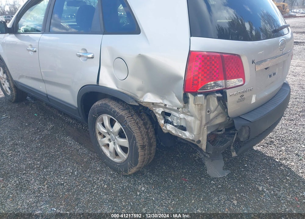 2013 KIA SORENTO LX VIN: 5XYKT4A64DG405868