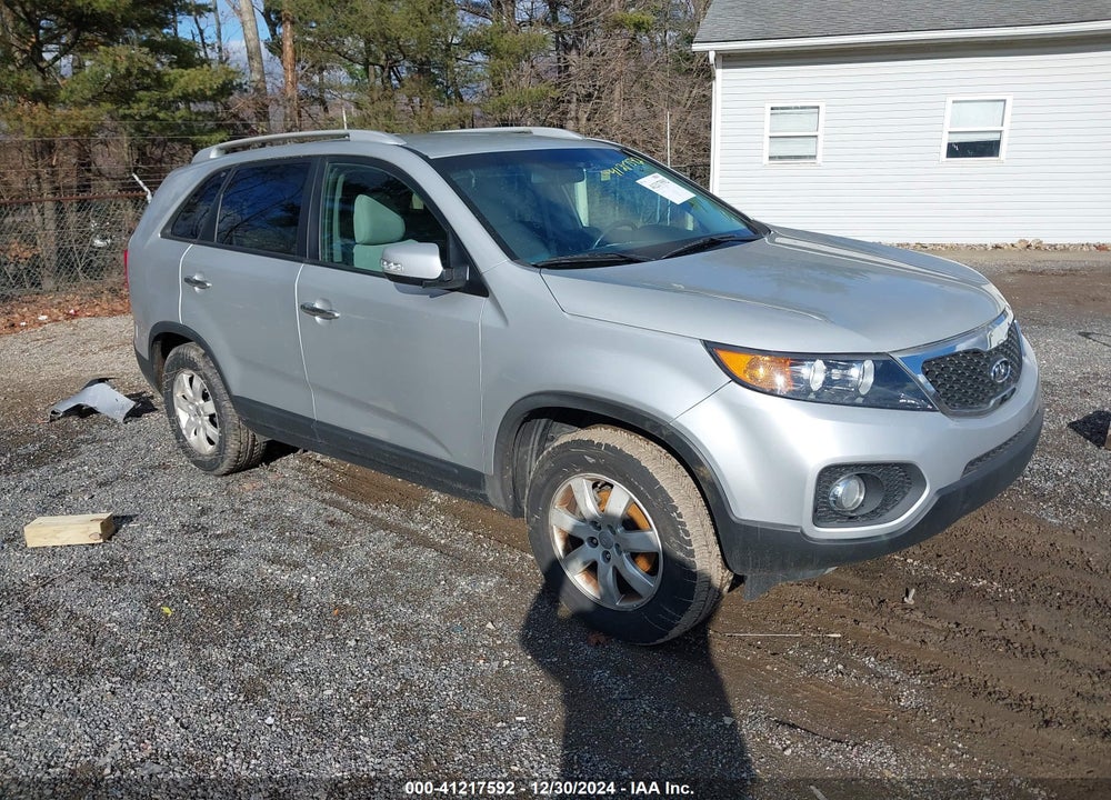 2013 KIA SORENTO LX VIN: 5XYKT4A64DG405868