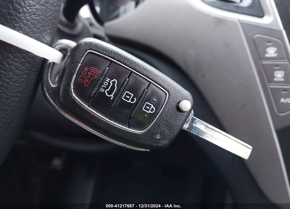 2018 HYUNDAI SANTA FE SE VIN: KM8SM4HF2JU261147
