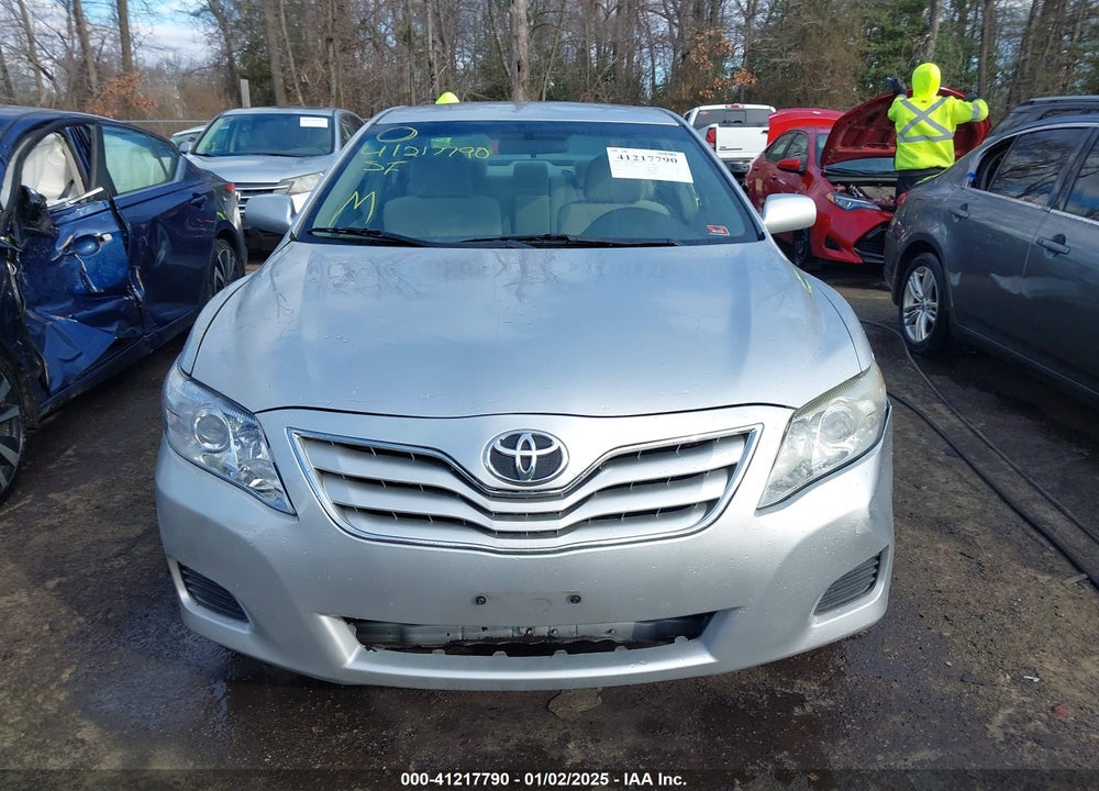 2011 TOYOTA CAMRY LE VIN: 4T1BF3EK5BU728570
