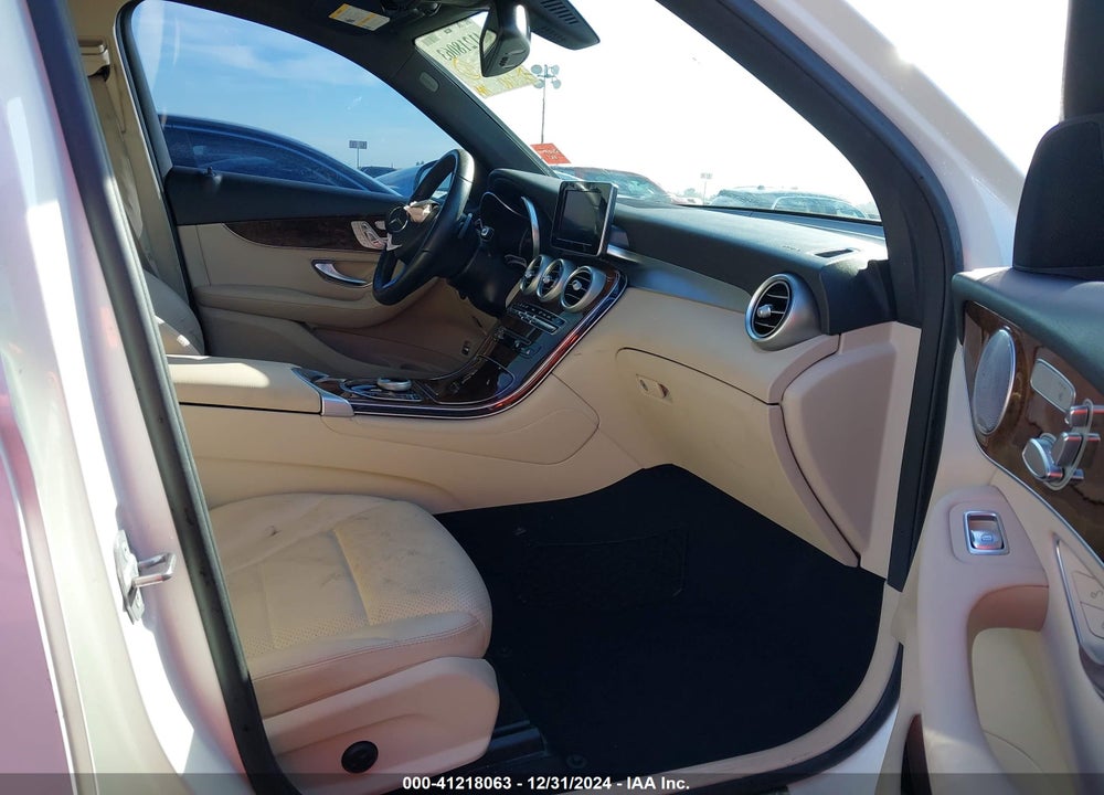 2017 MERCEDES-BENZ GLC VIN: WDC0G4JB1HF260946