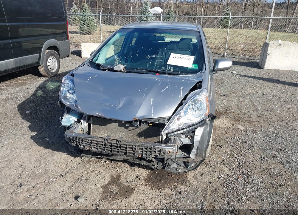 2010 HONDA FIT VIN: JHMGE8H41AS015312
