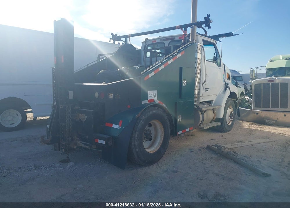 2009 STERLING TRUCK L 9500 VIN: 2FZAAZCV59AAH7267