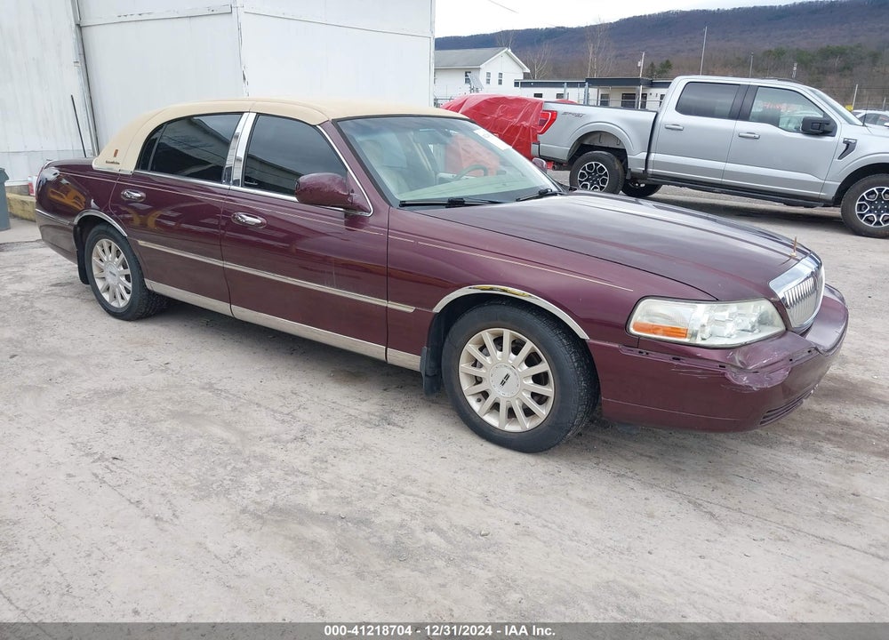 2006 LINCOLN TOWN CAR SIGNATURE VIN: 1LNHM81W96Y601485