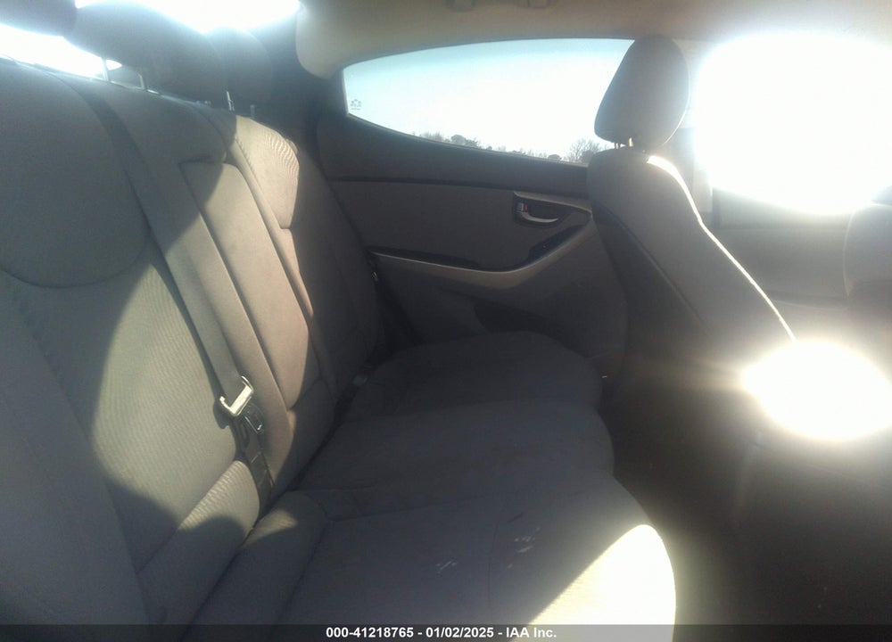 2016 HYUNDAI ELANTRA VIN: 5NPDH4AE5GH748378