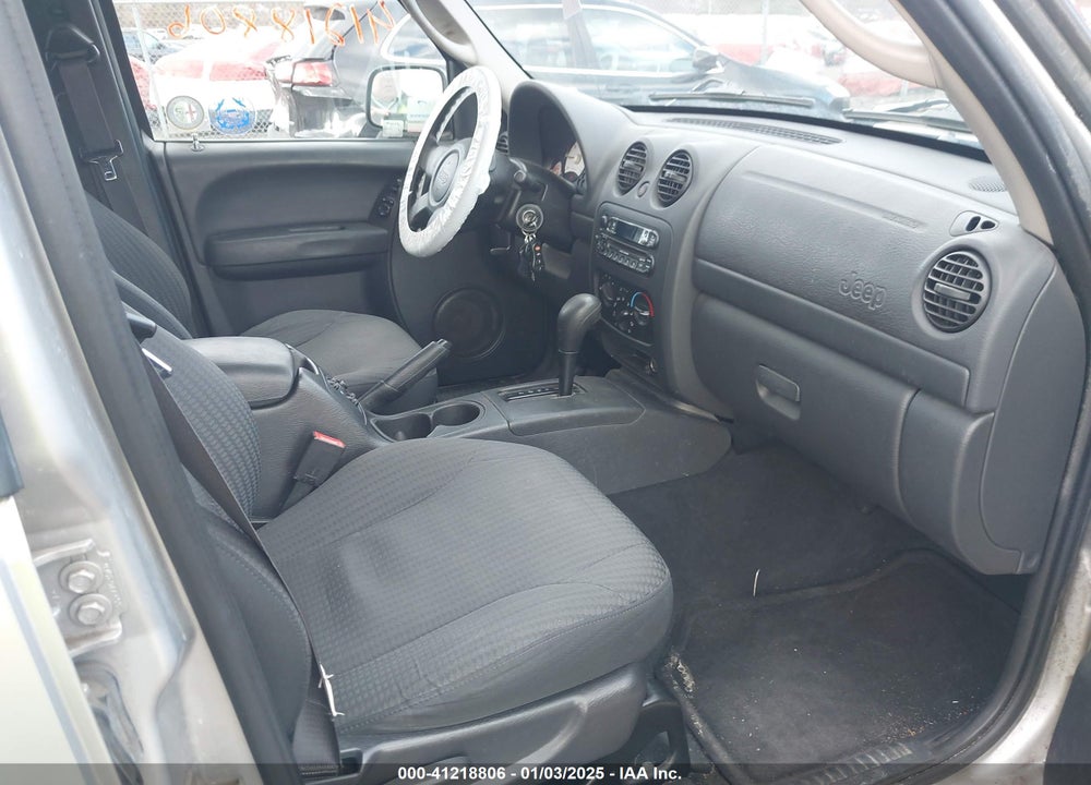 2003 JEEP LIBERTY VIN: 1J4GK48K43W689901