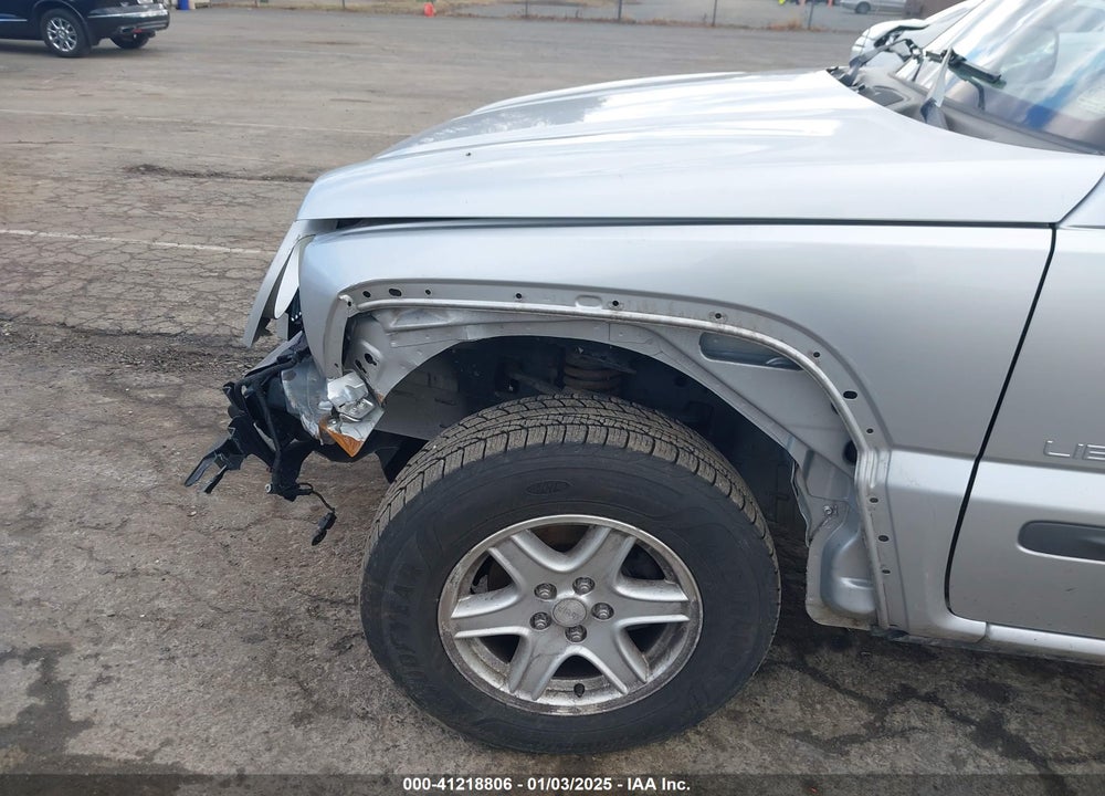 2003 JEEP LIBERTY VIN: 1J4GK48K43W689901