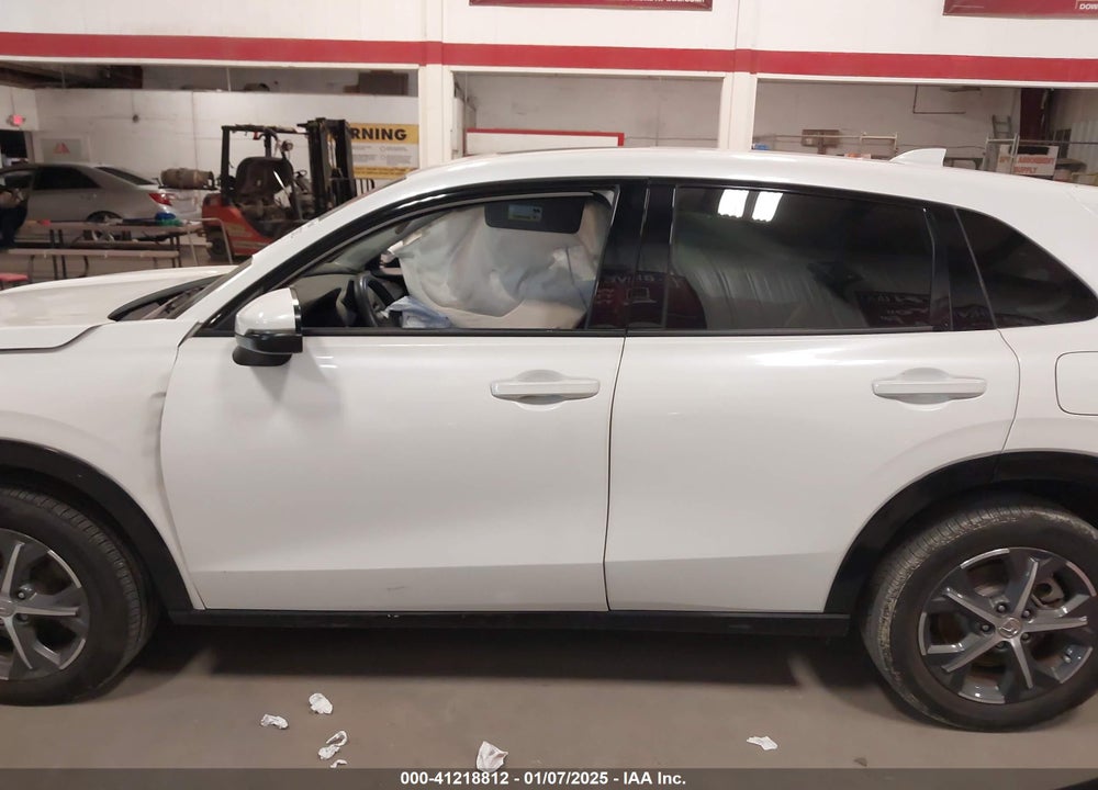 2024 HONDA HR-V 2WD EX-L/2WD EX-L W/O BSI VIN: 3CZRZ1H74RM704548