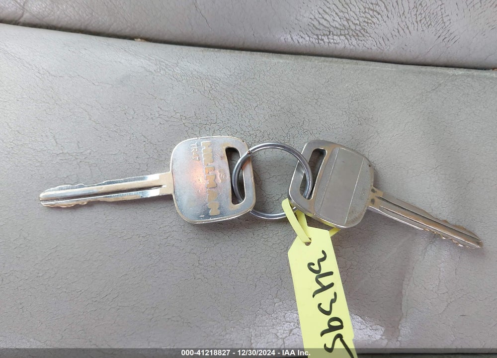 2000 TOYOTA AVALON XL VIN: 4T1BF28B1YU106952