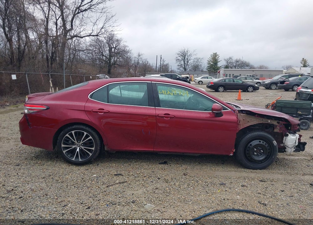 2018 TOYOTA CAMRY SE VIN: 4T1B11HK5JU627624