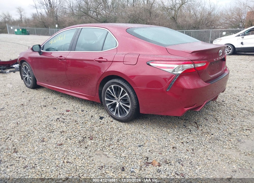 2018 TOYOTA CAMRY SE VIN: 4T1B11HK5JU627624