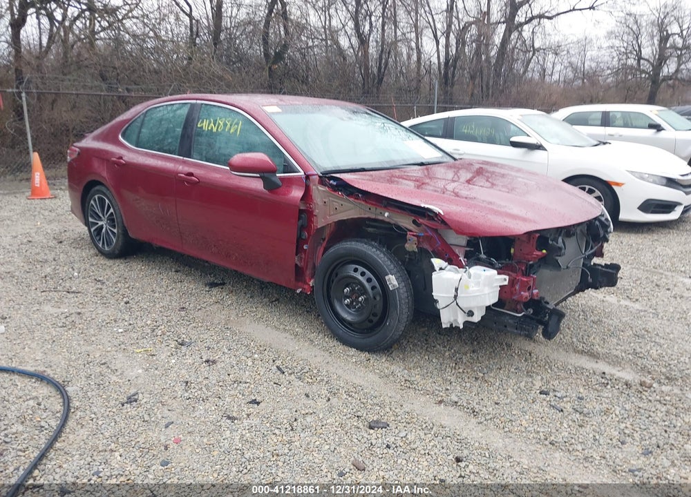 2018 TOYOTA CAMRY SE VIN: 4T1B11HK5JU627624