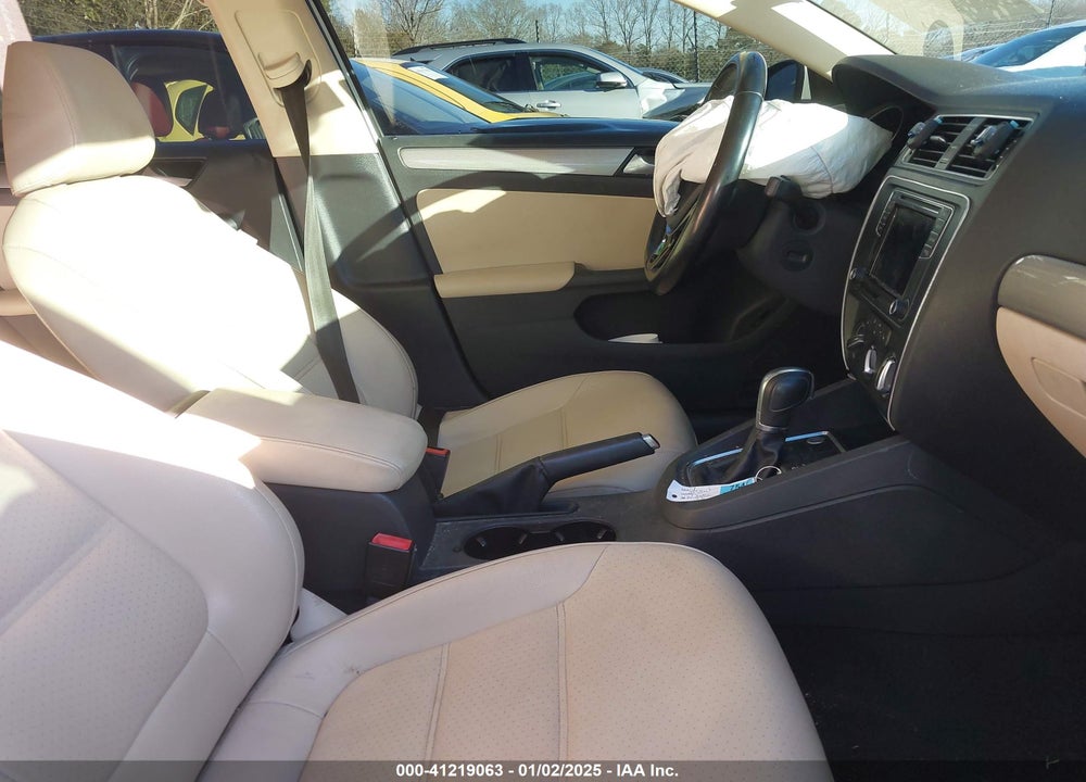 2017 VOLKSWAGEN JETTA VIN: 3VWDB7AJ2HM250485