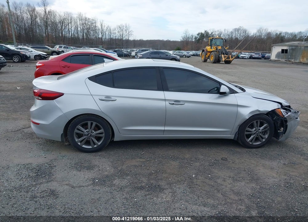 2018 HYUNDAI ELANTRA VIN: 5NPD84LF2JH355659