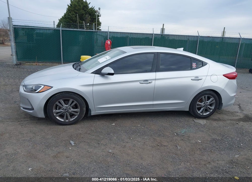 2018 HYUNDAI ELANTRA VIN: 5NPD84LF2JH355659