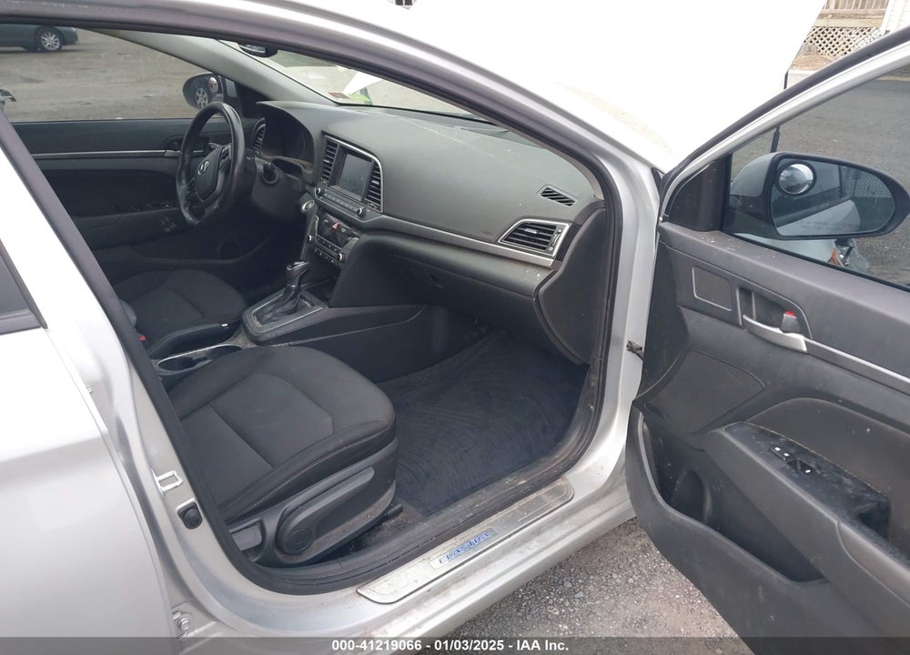 2018 HYUNDAI ELANTRA VIN: 5NPD84LF2JH355659