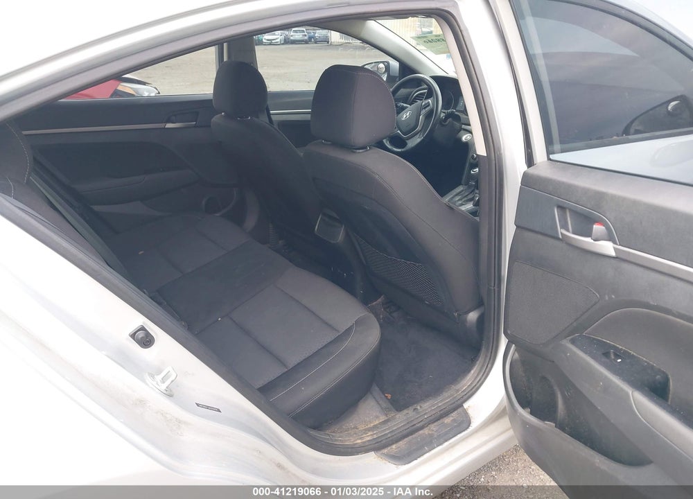2018 HYUNDAI ELANTRA VIN: 5NPD84LF2JH355659