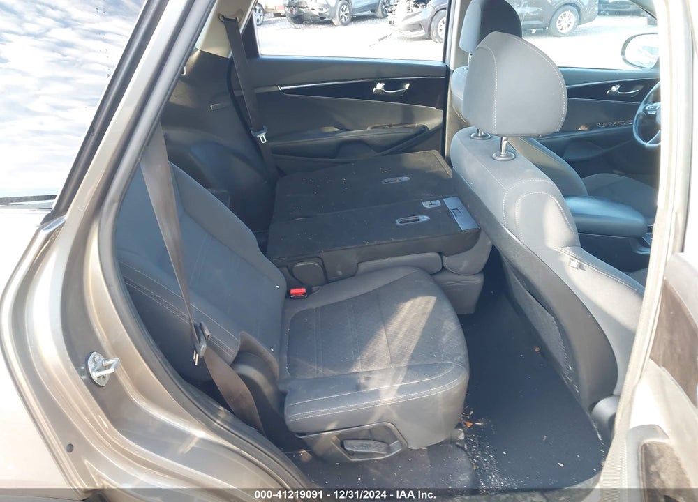 2018 KIA SORENTO 2.4L LX VIN: 5XYPGDA39JG399142
